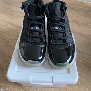 Air Jordan 11 space jam. SZ 4.5.